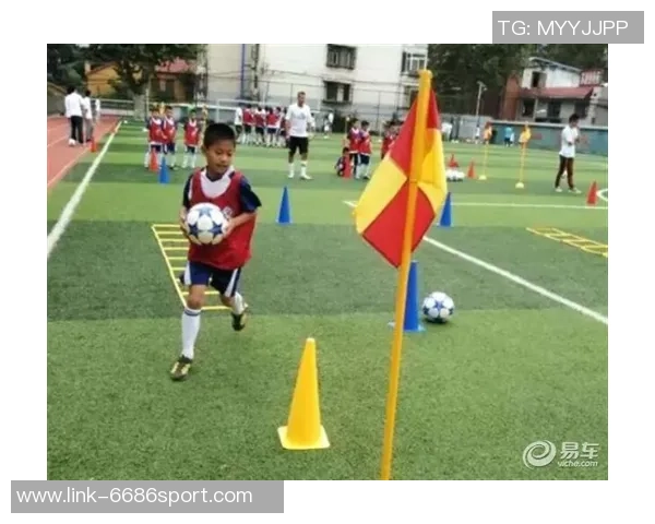 男生拖鞋足球的趣味竞技与校园生活的完美结合 男生拖鞋足球的趣味竞技与校园生活的完美结合